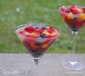 Ягодное желе на травяном чае