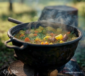 Гороховый суп в казане