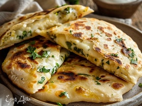 Весенние лепешки на кефире с зеленью и сыром
