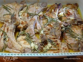 Свиные котлетки на косточке с розмариновым маслом Свиные котлетки на косточке с розмариновым маслом