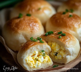 Пирожки с яйцом и зелёным луком