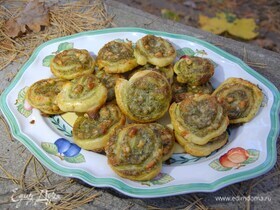 Слоеные улитки с соусом песто
