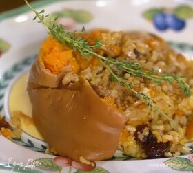 Тыква, фаршированная бурым рисом, клюквой и орехами пекан