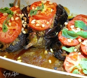 Баклажаны, запеченные с мясом и помидорами