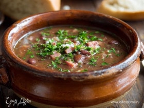 Фасолевый суп с копчёностями