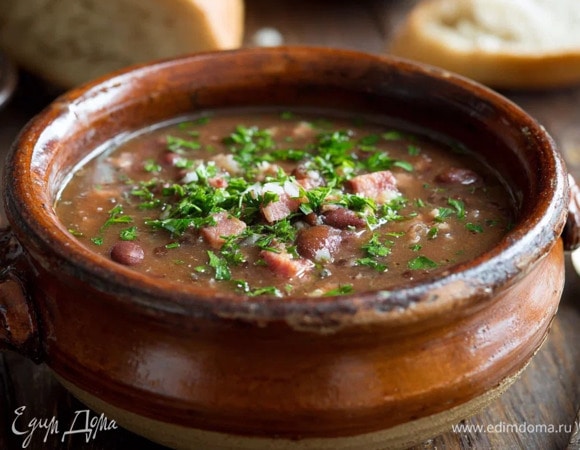 Фасолевый суп с копчёностями Фасолевый суп с копчёностями