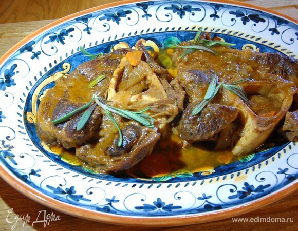 Классическое оссобуко с помидорами и пряными травами Классическое оссобуко с помидорами и пряными травами