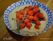 Хумус из фенхеля с запеченными помидорами и перцем чили