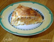 Закрытый пирог с яблоками, миндалем и заварным кремом