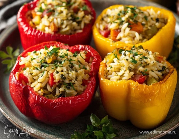 Печёные перцы, фаршированные рисом и овощами