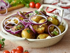 Молодой картофель по-гречески