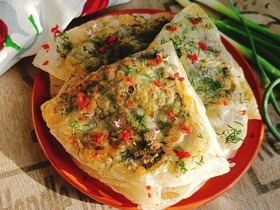 Хрустящие чебуреки из рисовой бумаги с зеленью